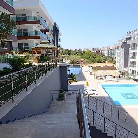 Apartment Peaceful Riverside Retreat 10-min Walk To Beach, Steps From National Park In