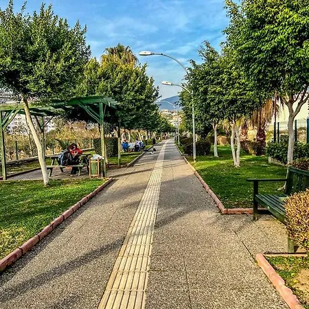 Peaceful Riverside Retreat 10-min Walk To Beach, Steps From National Park In *