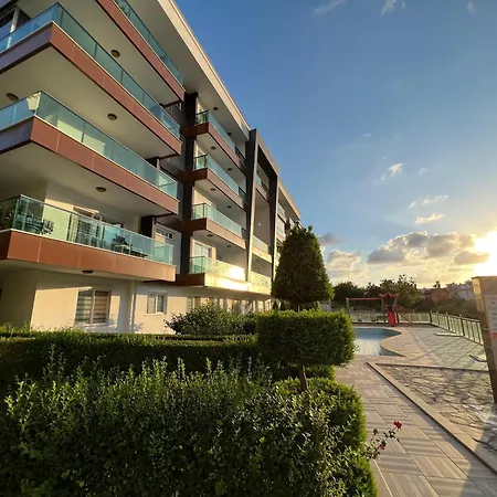 Peaceful Riverside Retreat 10-min Walk To Beach, Steps From National Park In Apartment *