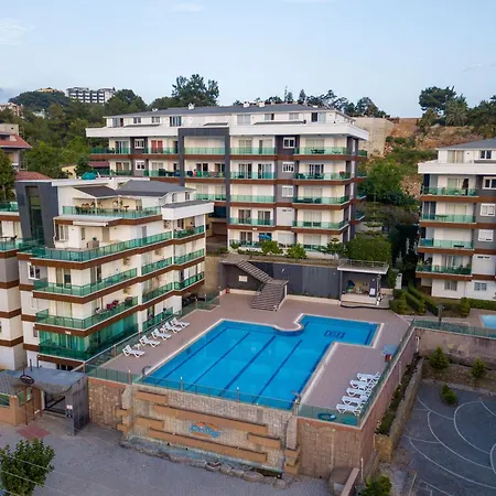 Peaceful Riverside Retreat 10-min Walk To Beach, Steps From National Park In Apartment